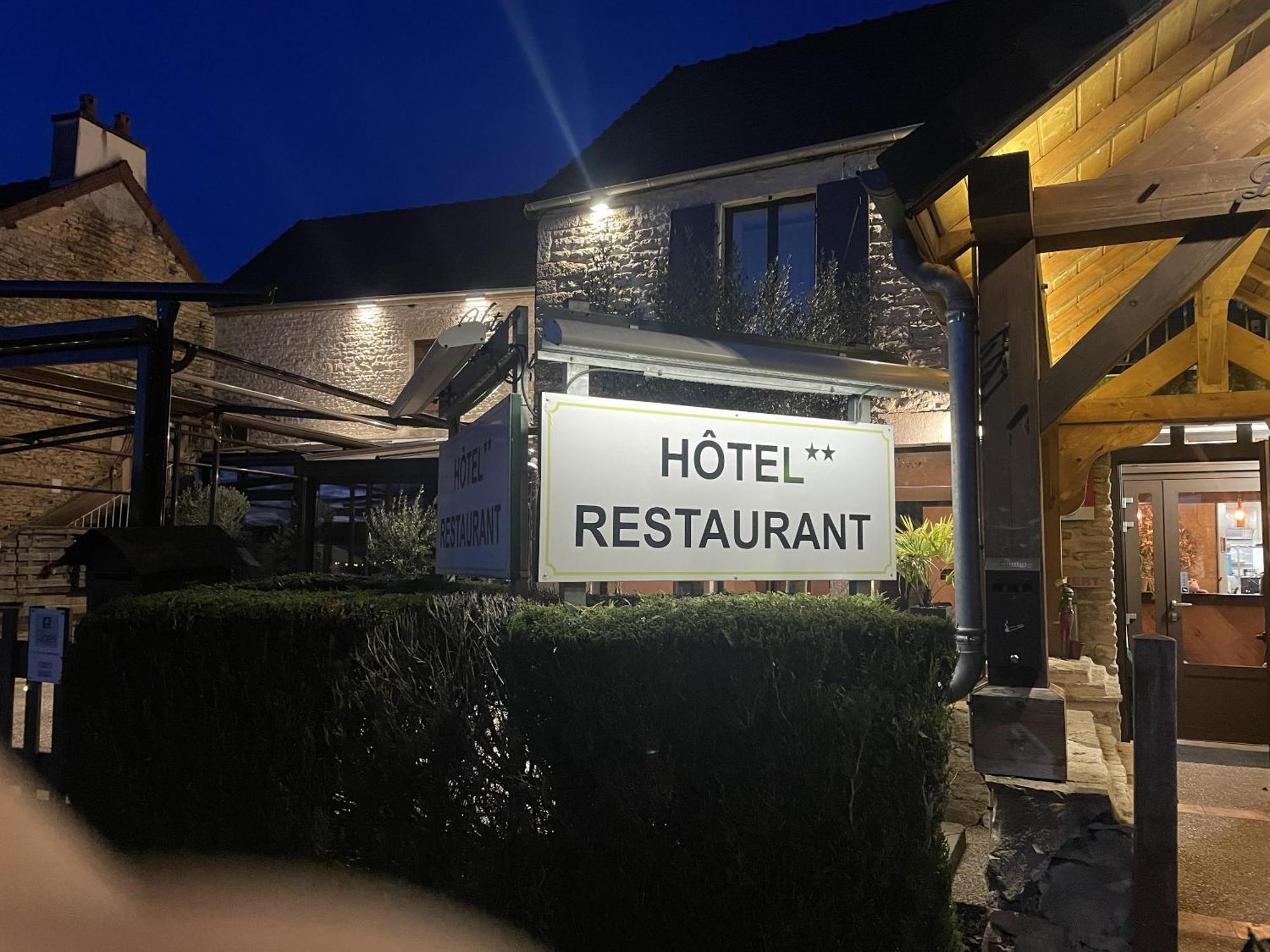 Logis Le Marronnier Hotel Buffon Екстериор снимка