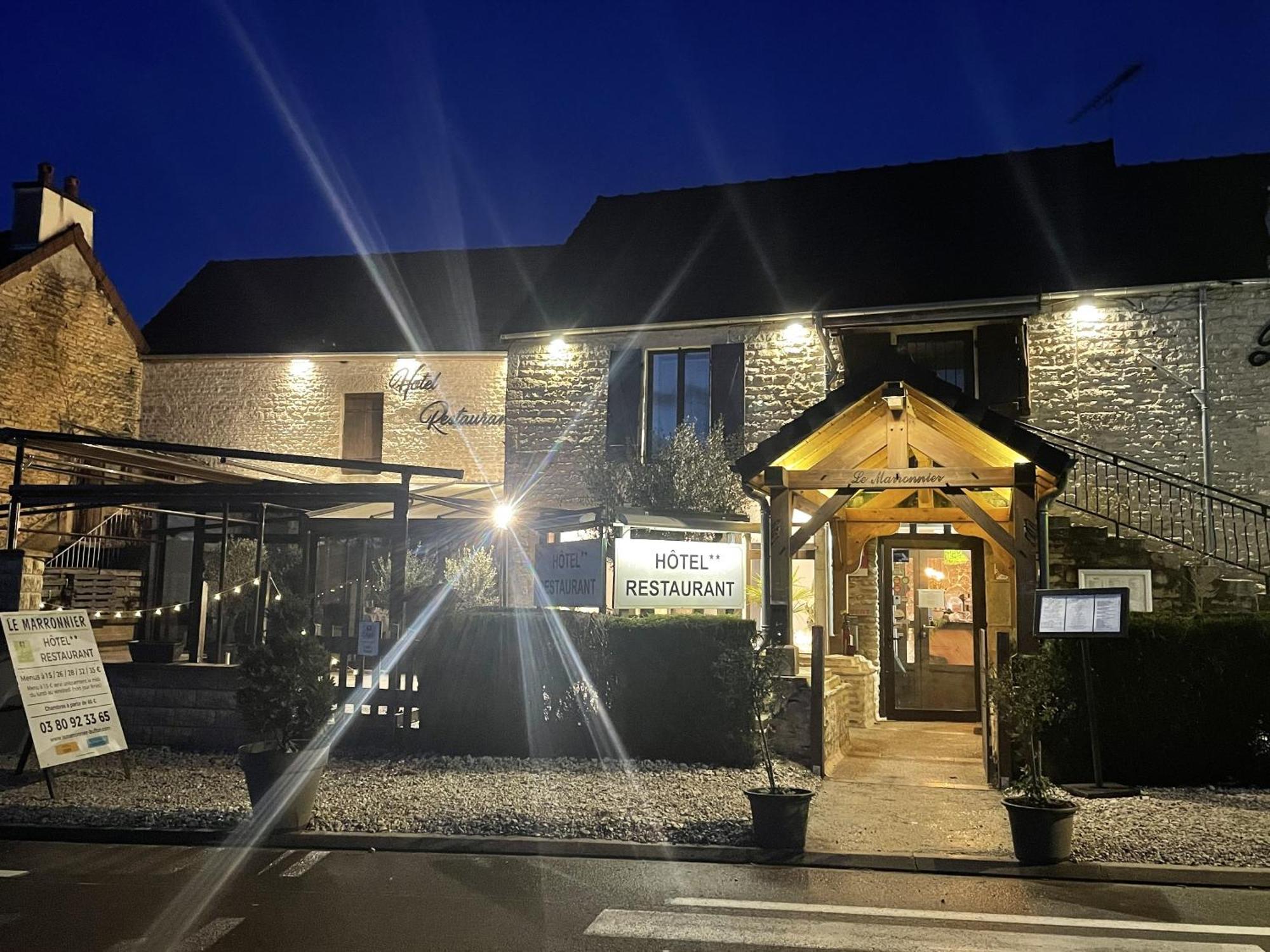 Logis Le Marronnier Hotel Buffon Екстериор снимка