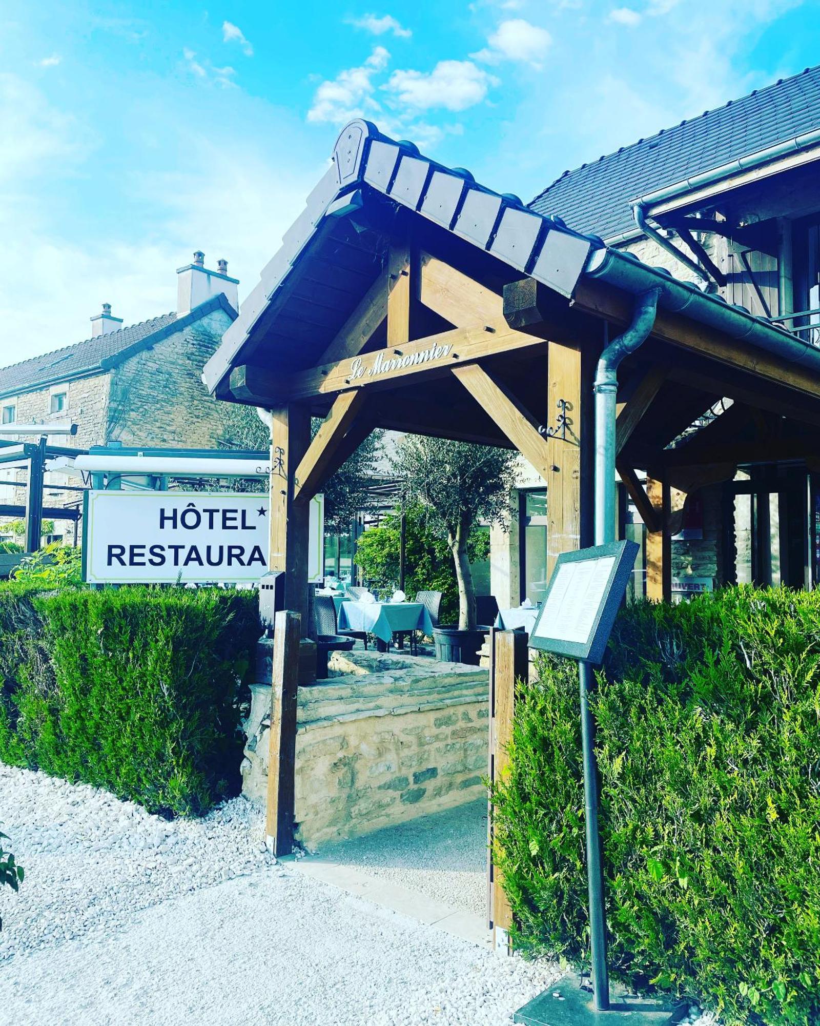 Logis Le Marronnier Hotel Buffon Екстериор снимка