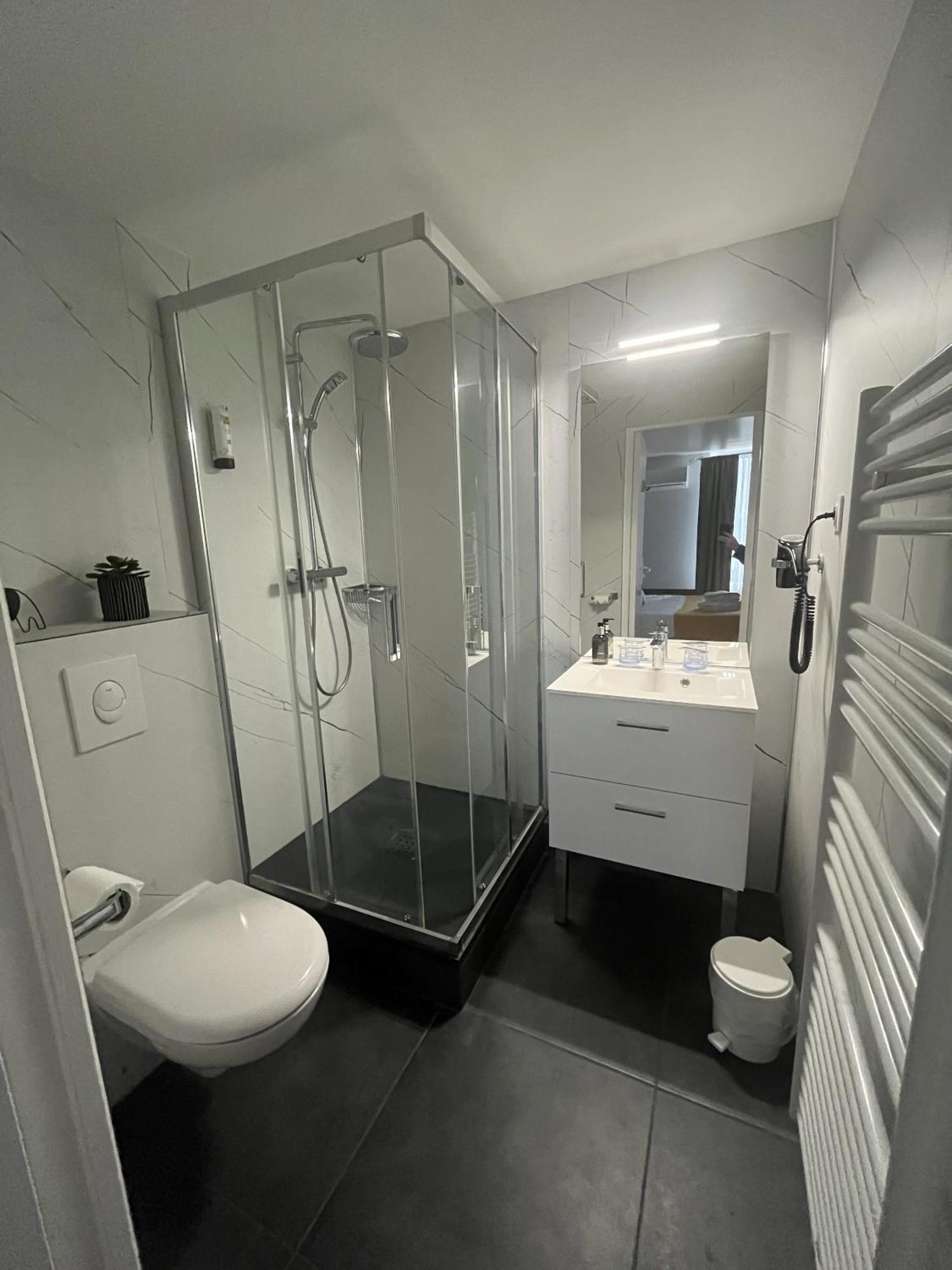 Logis Le Marronnier Hotel Buffon Екстериор снимка