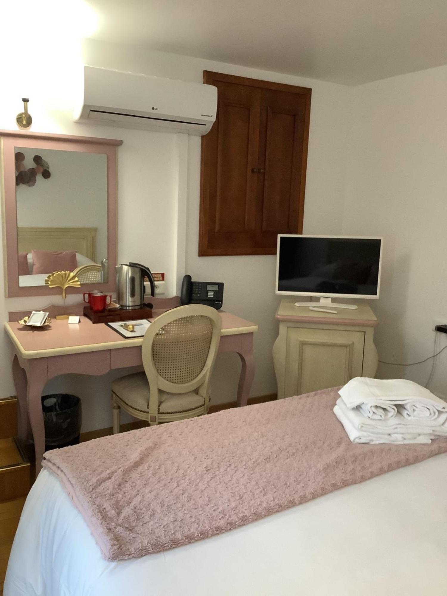 Logis Le Marronnier Hotel Buffon Стая снимка